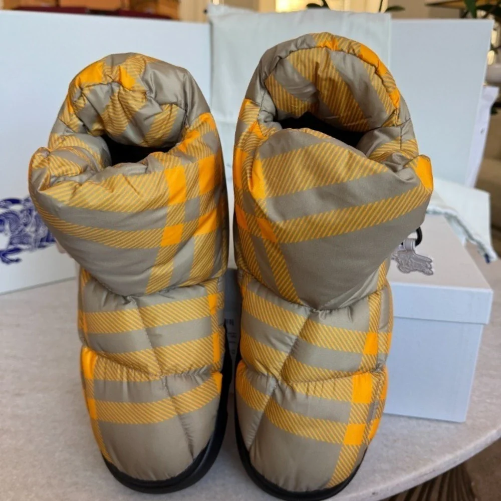 Burberry MEN'S Hunter Check Drawstring Pillow Padded Snow Boots, Sz 41‎